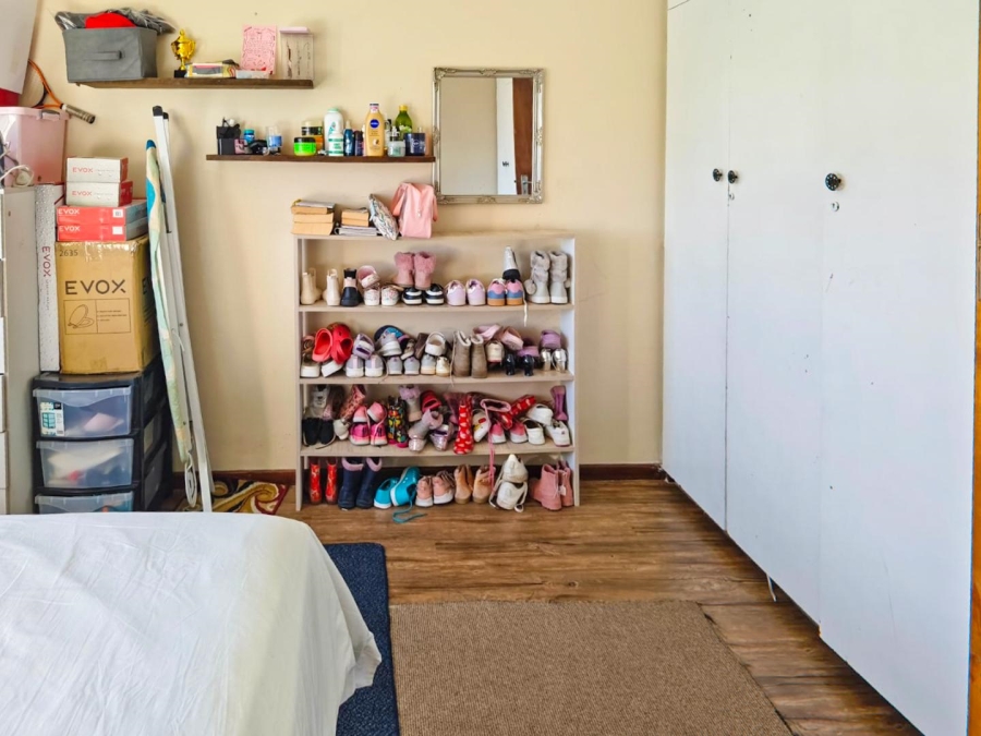 To Let 2 Bedroom Property for Rent in Loevenstein Western Cape